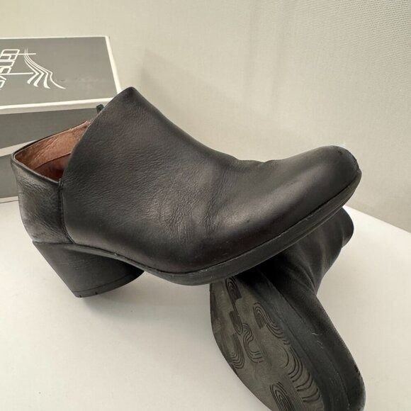 Dansko Raina Burnished Nubuck Heels, Size 7.5 - Picture 7 of 8